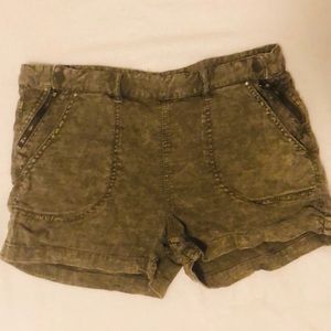 Free People dark distressed green short, size 10.